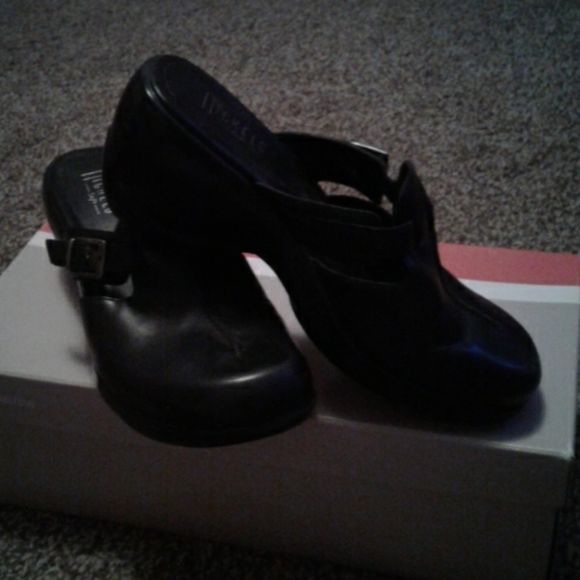 Shoes - Picture 2 of 5